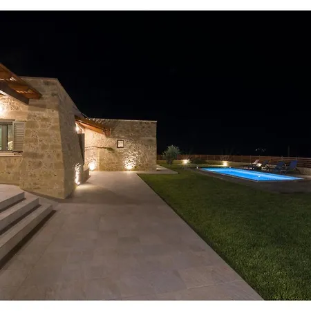 Arietta Villa Kharkhalianá